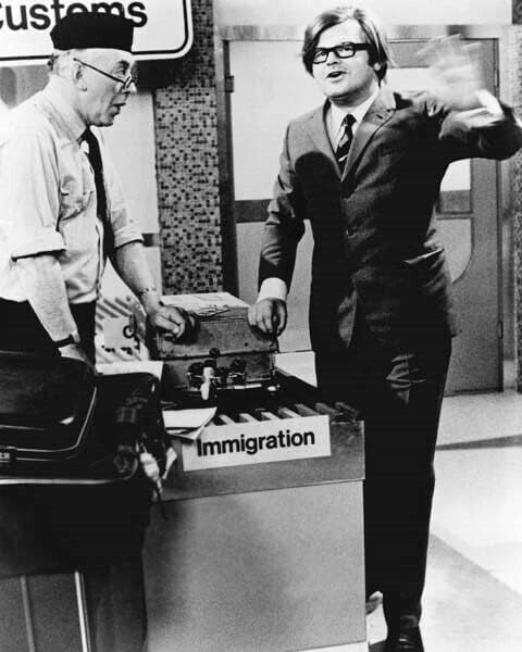 Benny Hill klasszikus bevándorlási vázlat Benny & Bob Todd 8x10 hüvelyk fotó